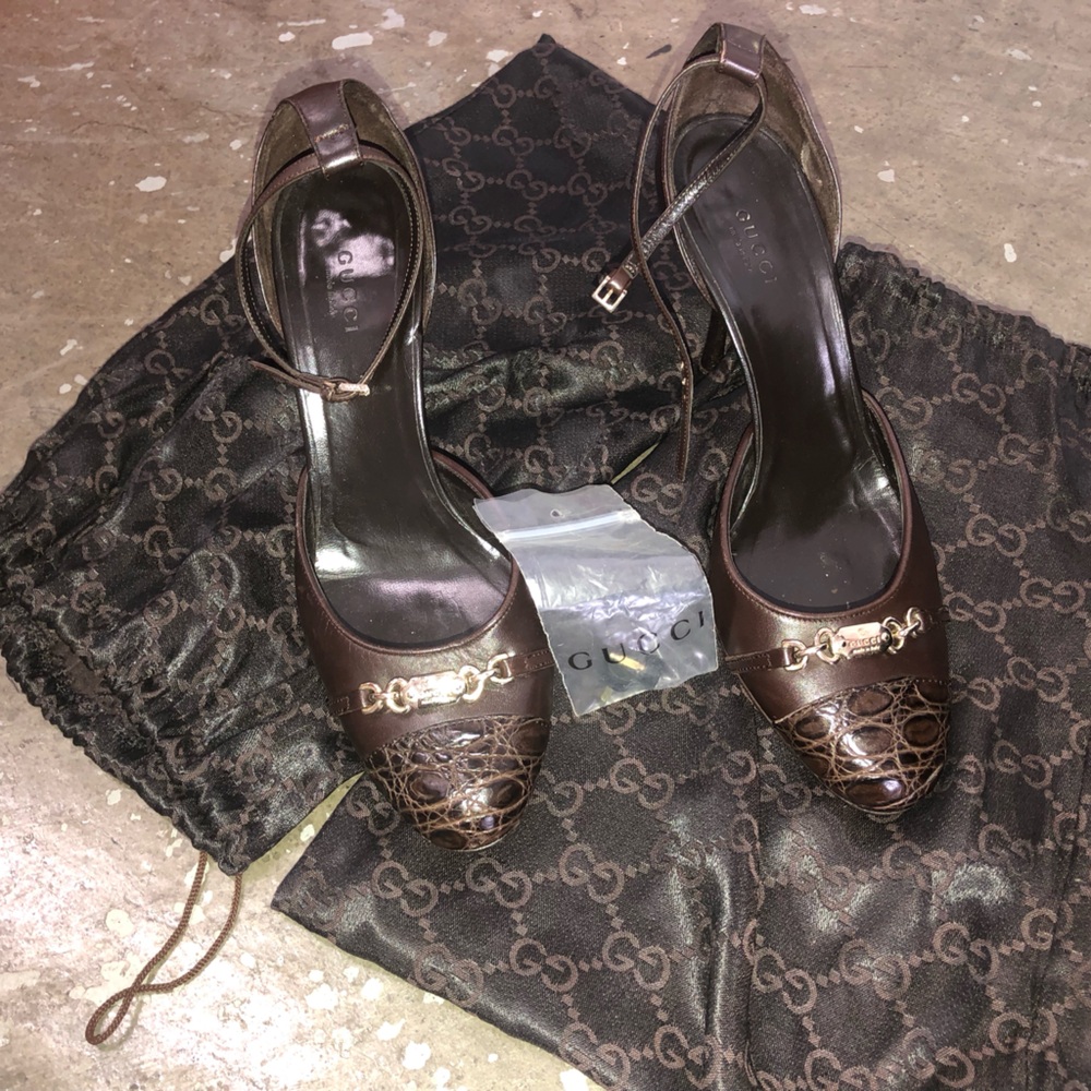 Gucci pumps 8 1/2 wore Twice clean bottoms with no box’s but I do have the bags
